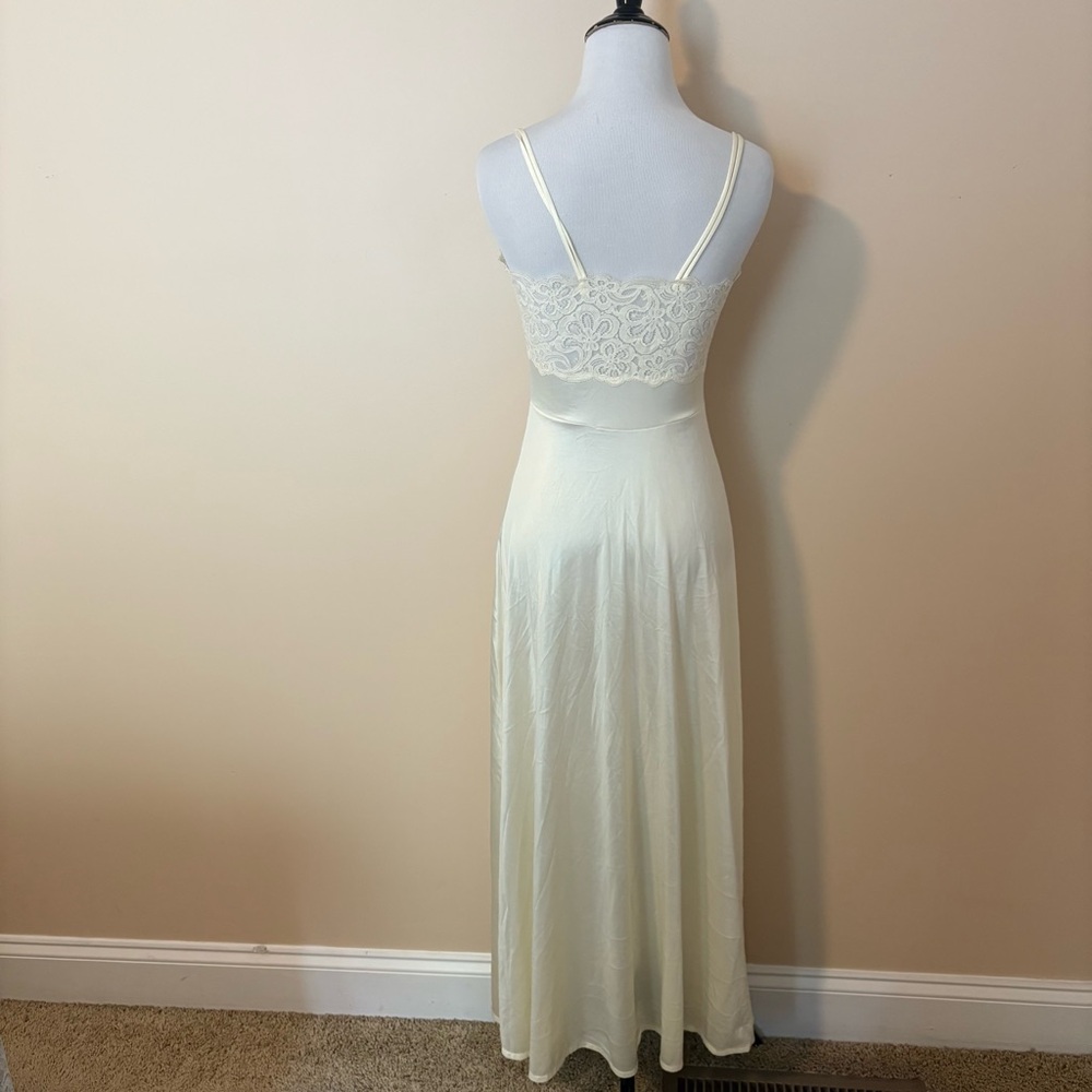 Vintage bridal lace lingerie gown - Picture 5 of 7